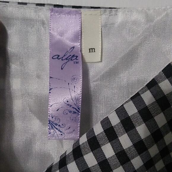 ❄️2/$5❄️[B9] NWOT Alya Peplum Graham Checkered Black & White Top - Picture 4 of 6